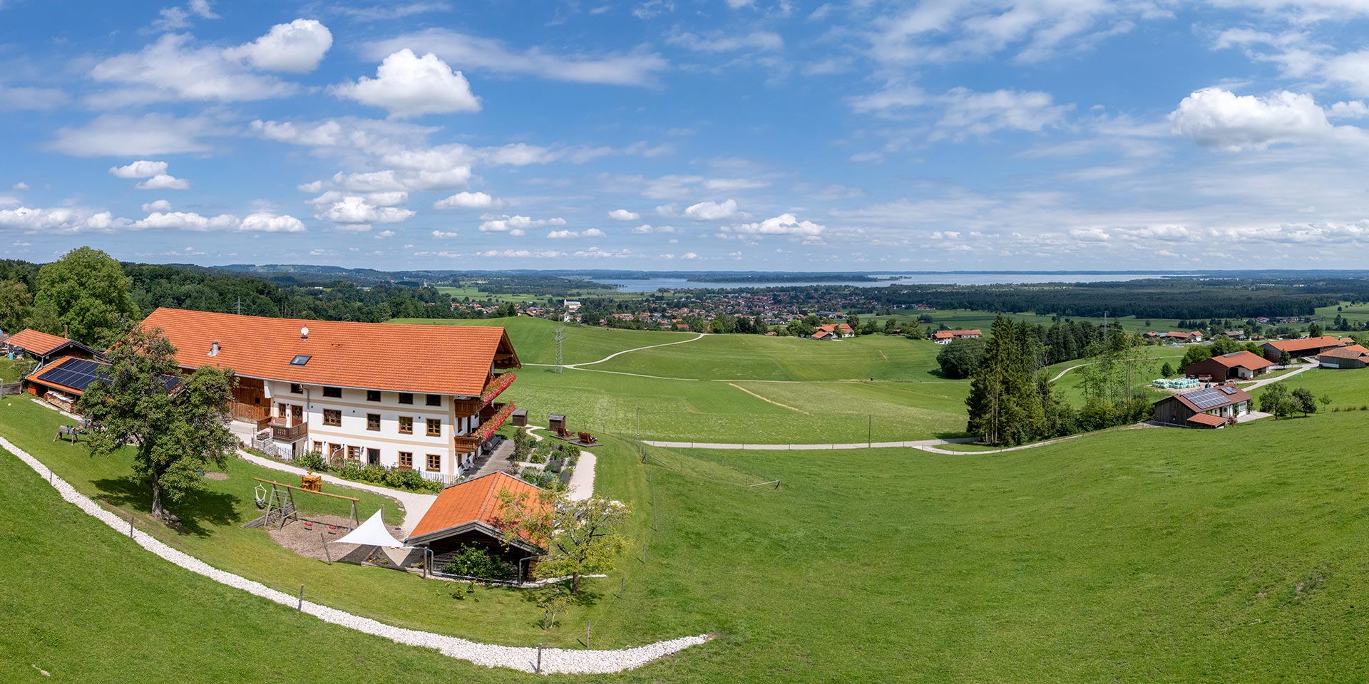 schleipfnerhof-headerbild-haus-see