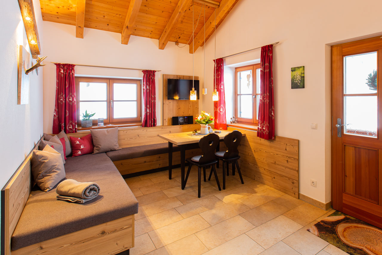 schleipfnerhof-chiemsee_waldzauber_wohnraum